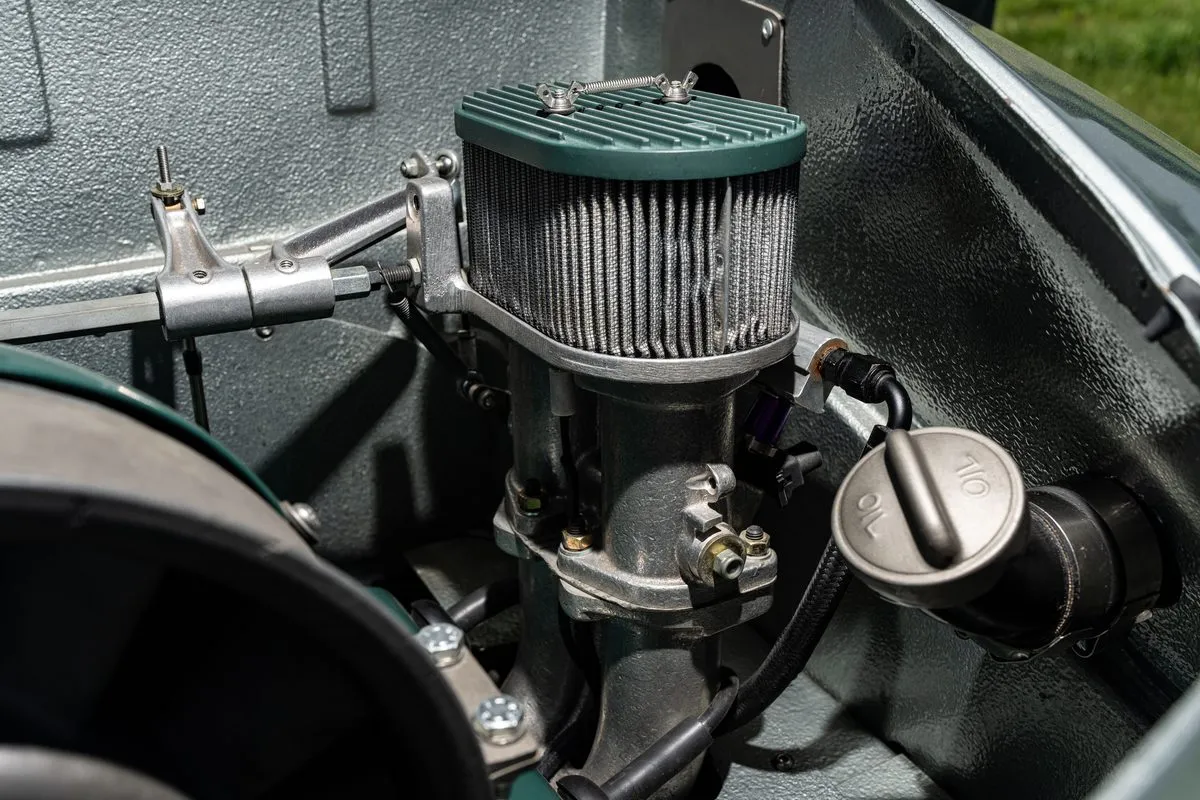 Individual throttle bodies on the Type 4
